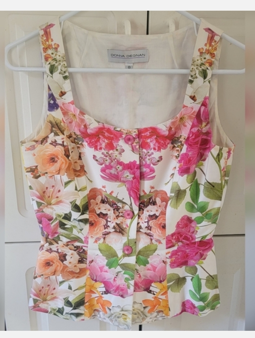 White Floral Button-Front Women's Fitted Tank Top/Bustier (Donna Degnan)